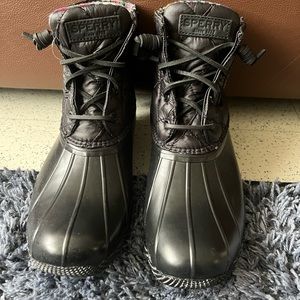Size 8.5 Sperry duck boots. With plaid design inside. Perfect boots for winter.